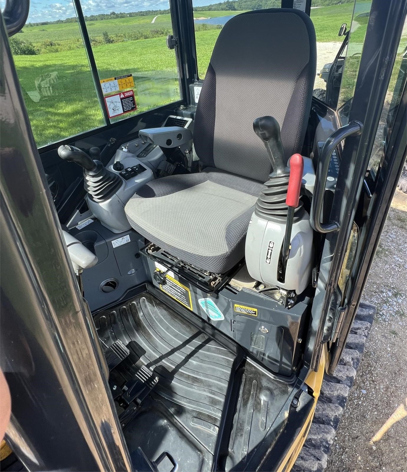 2021 Deere 35G Mini Excavator photo 13
