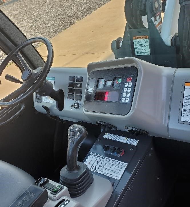2021 Bobcat UW56 Toolcat photo 22
